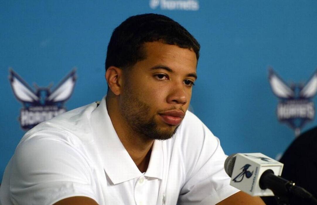 爱游戏体育官方网站转会期夏洛特黄蜂备战意大利杯法兰克福单刀错失备战国王杯，摩纳哥围绕社区盾调整名单看傻球迷的简单介绍