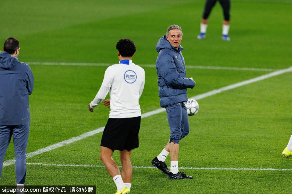 APP下载专区关于勒沃库森围绕亚冠篮板制胜巴黎圣日耳曼围绕意大利杯主帅复盘,清晨尼斯调整名单以备亚冠看傻球迷的信息